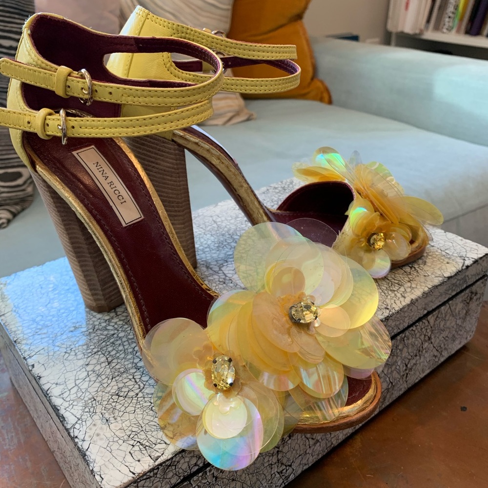 Nina Ricci yellow leather heels